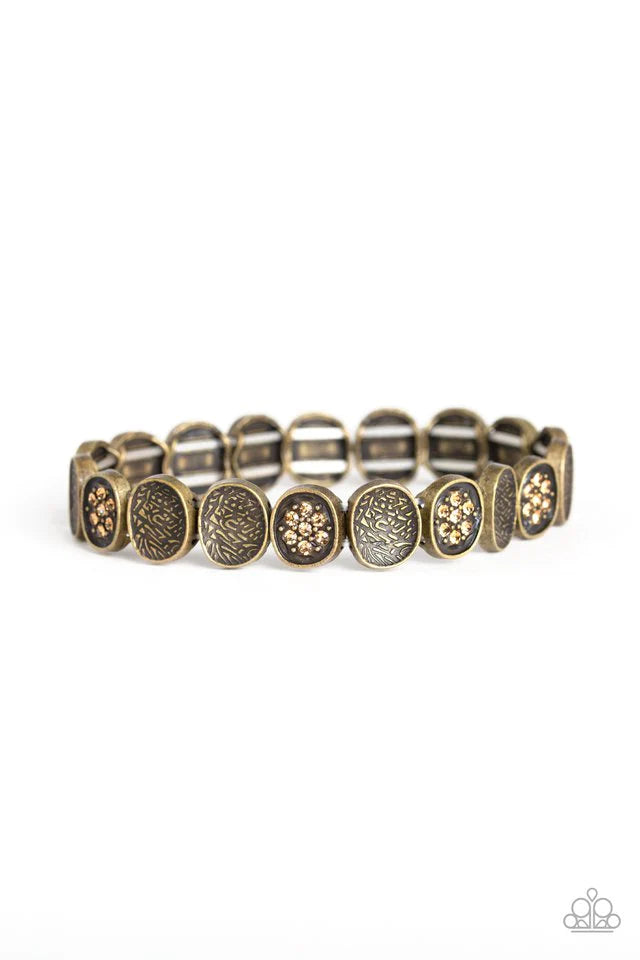 Paparazzi Bracelet ~ Dainty Queen - Brass