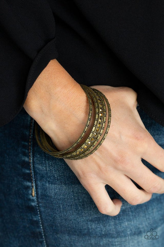 Glitzy Grunge - Brass - Paparazzi Bracelet Image