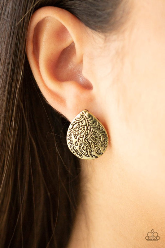 Seasonal Bliss - Brass - Paparazzi Earring Image