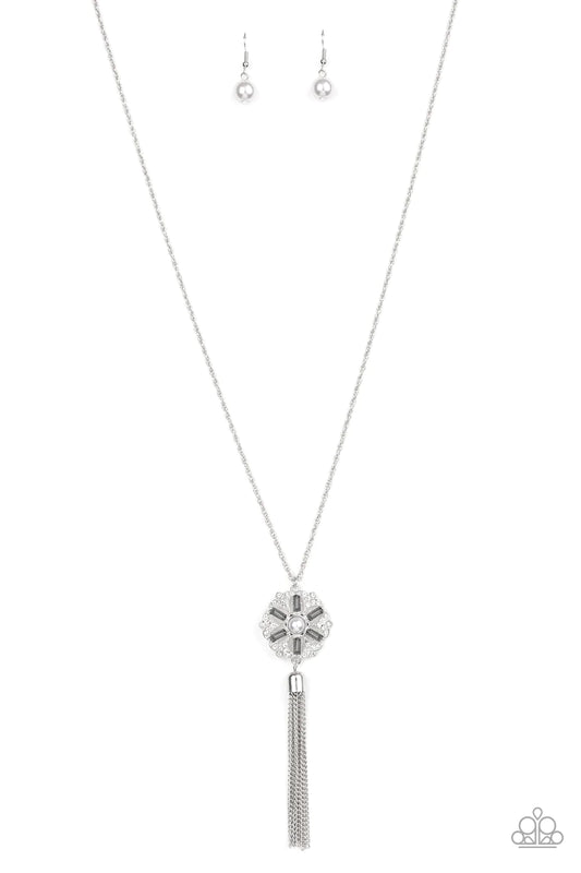 Collar Paparazzi ~ Flores finas - Plata