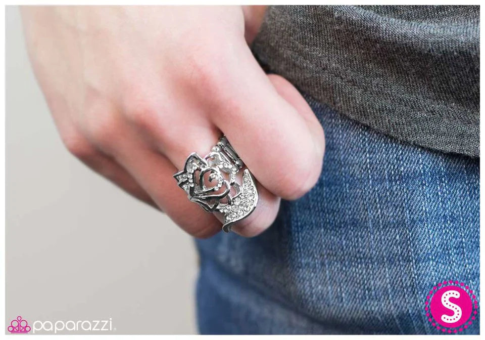 Paparazzi Ring ~ Hopeless Romantic - White