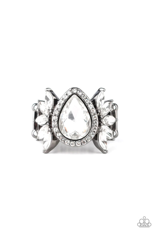 Paparazzi Ring ~ Really Regal - Black