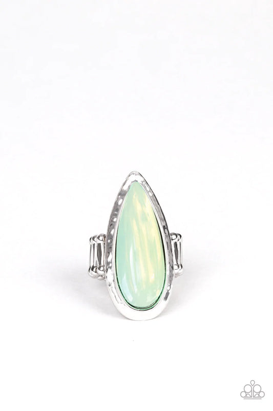 Anillo Paparazzi ~ Opal Oasis - Verde