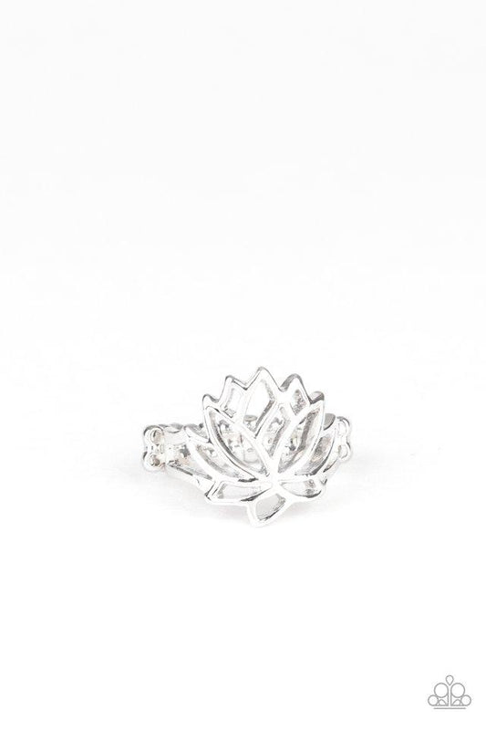 Anillo Paparazzi ~ Lotus Lover - Plata