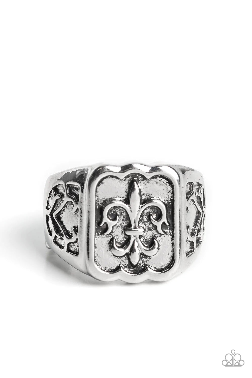 Paparazzi Ring ~ Fiercely Fleur-De-Lis - Silver