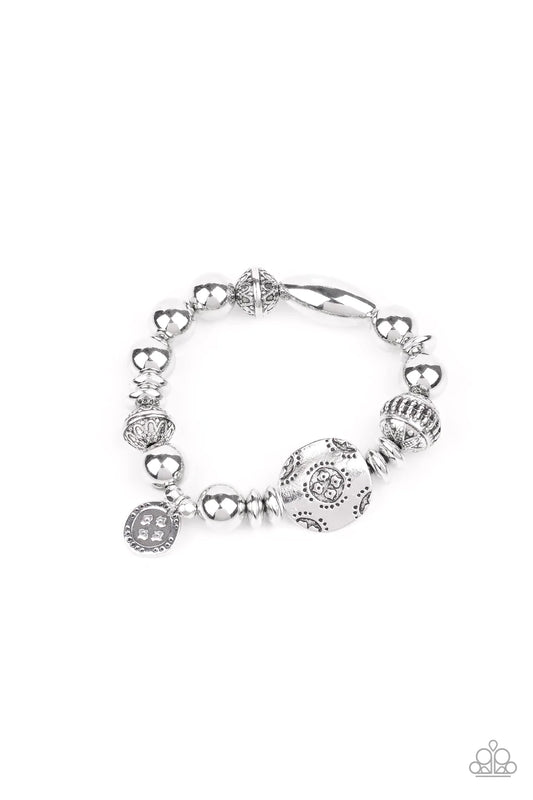 Pulsera Paparazzi ~ Atractivo estético - Plata