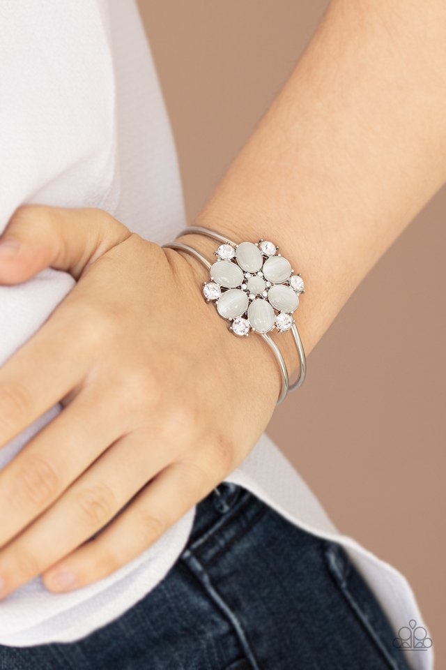 Garden Extravagance - White - Paparazzi Bracelet Image