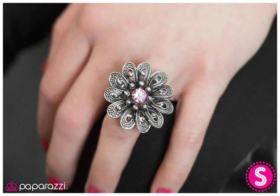 Paparazzi Ring ~ Grown So Fond Of You - Pink