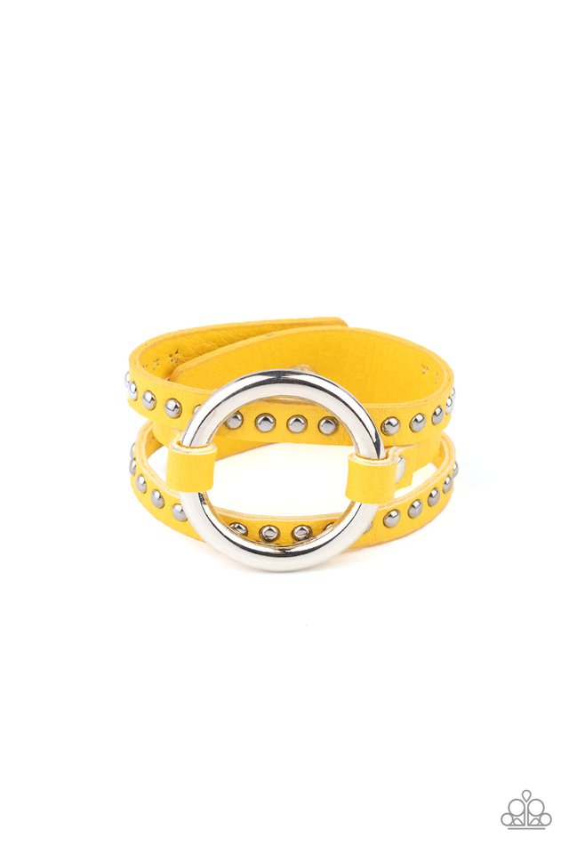 Pulsera Paparazzi ~ Tachonada que hace una declaración - Amarillo