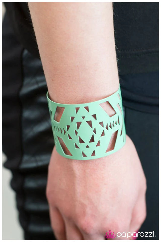 Pulsera Paparazzi ~ Santa Cruzin - Verde