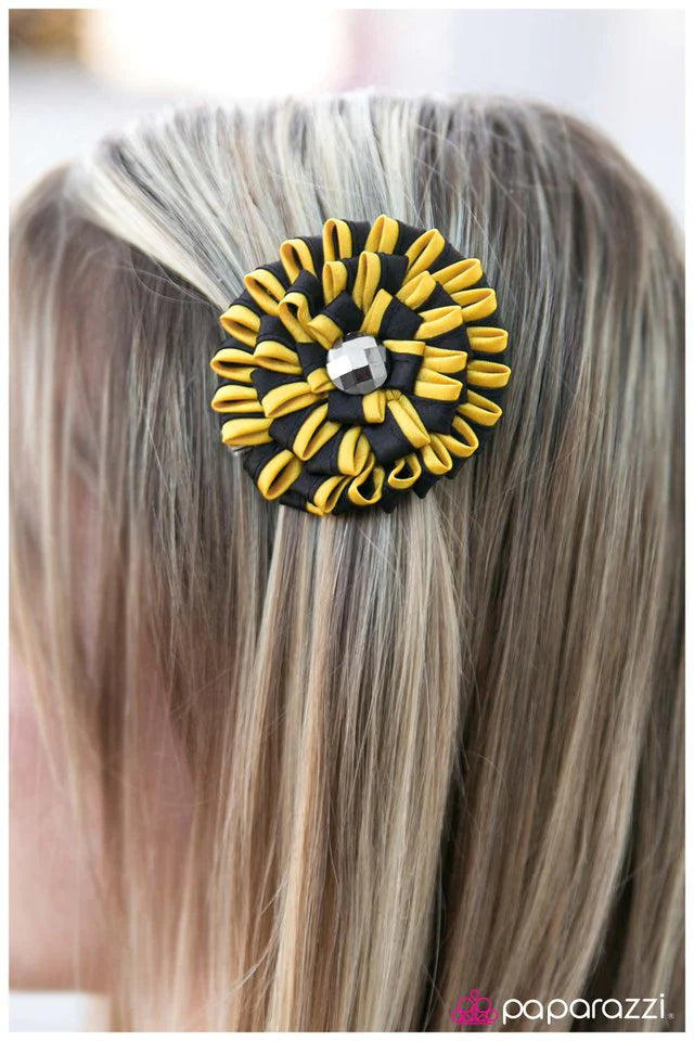 Accesorios para el cabello de Paparazzi ~ Candy Striper - Amarillo