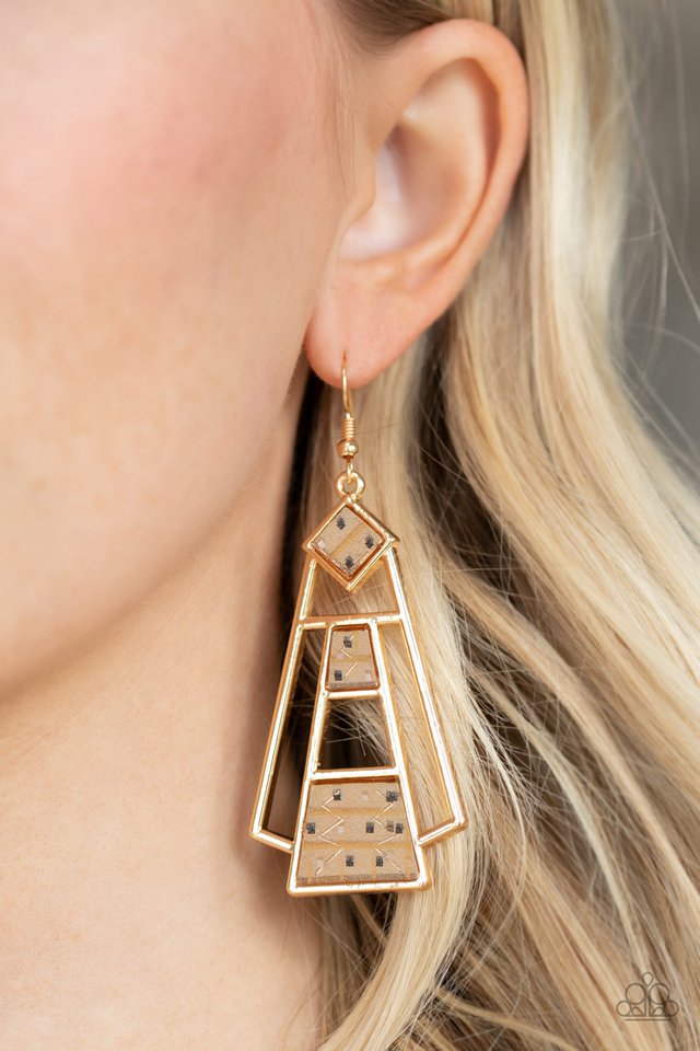 Retro Minimalist - Gold - Paparazzi Earring Image