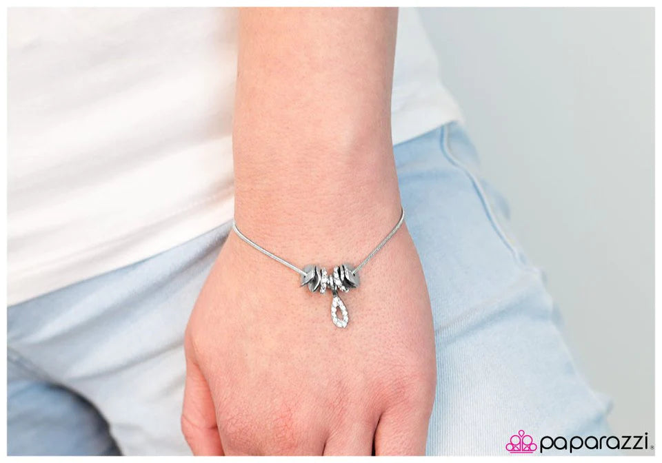 Pulsera Paparazzi ~ Skip To My Lou - Blanco