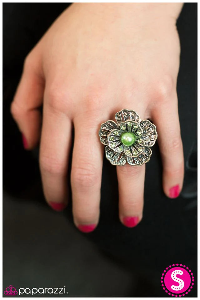 Anillo Paparazzi ~ Vanity Fair - Verde