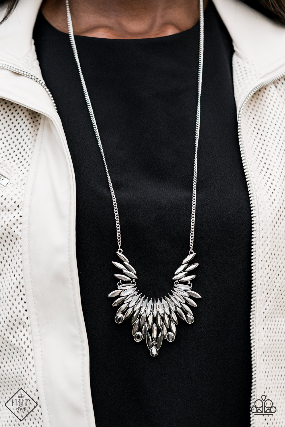 Paparazzi Necklace ~ Leave it to LUXE -Fashion Fix Oct2020 - Silver