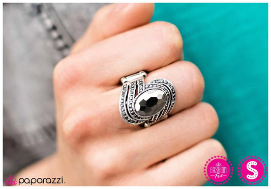 Anillo Paparazzi ~ Knock em Dead - Plata