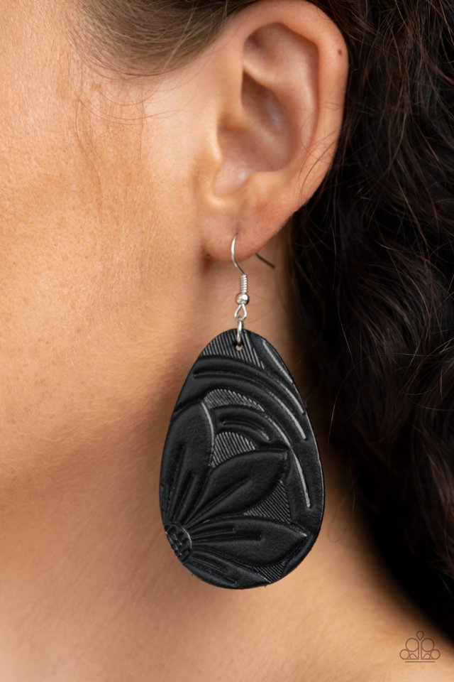 Garden Therapy - Black - Paparazzi Earring Image