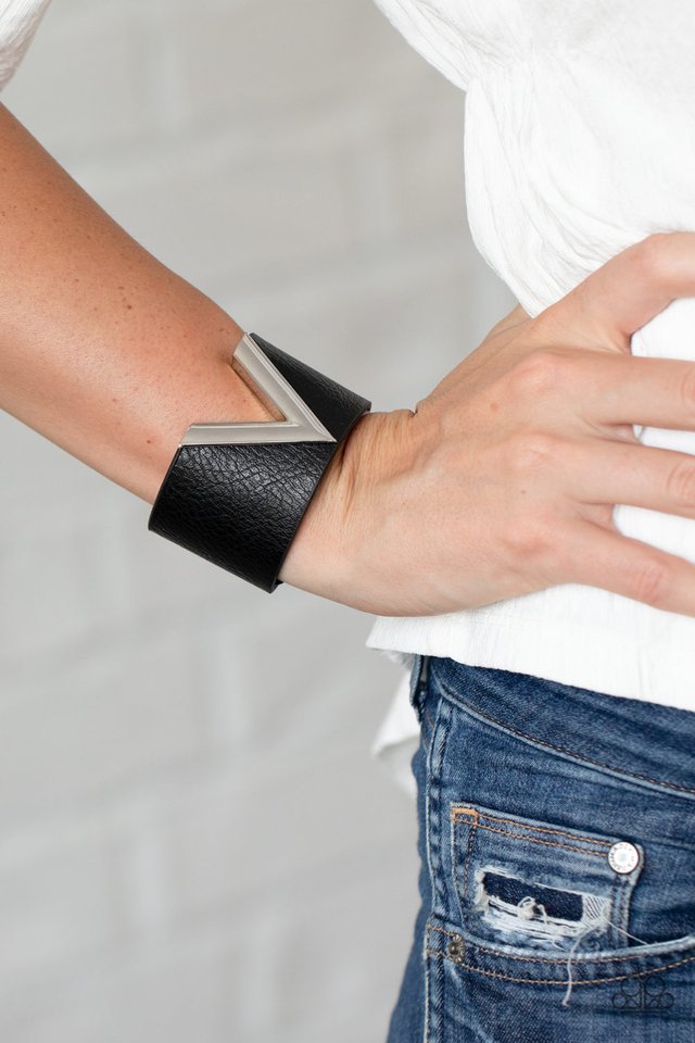 Claws Out - Black - Paparazzi Bracelet Image