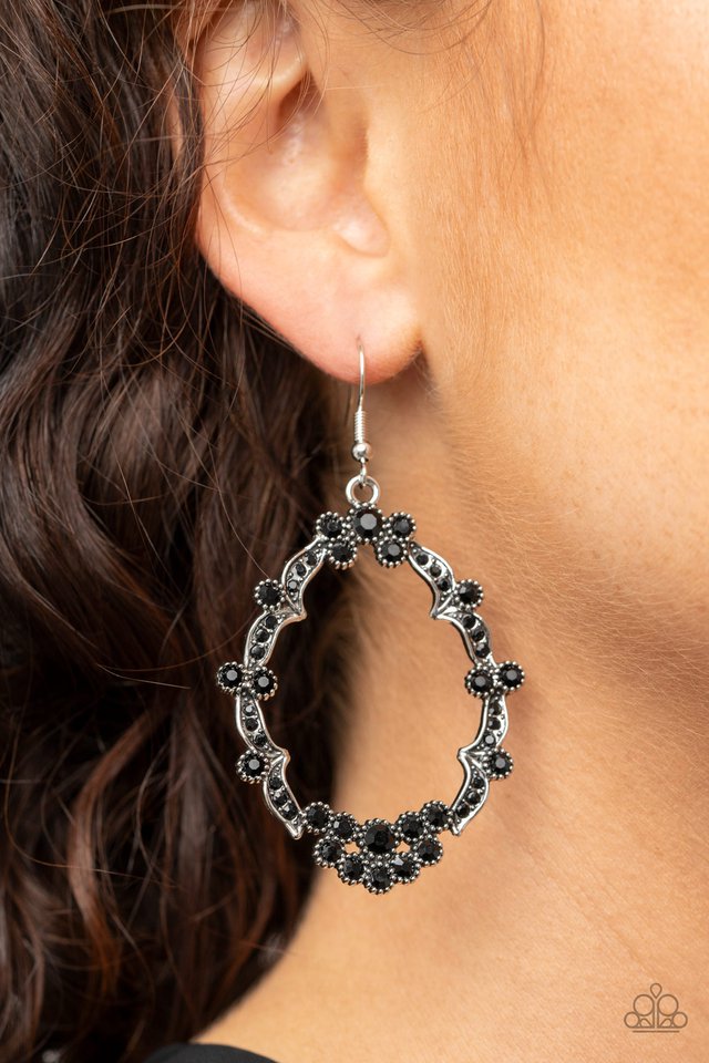 Sparkly Status - Black - Paparazzi Earring Image