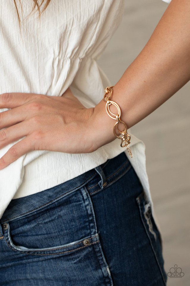 Simplistic Shimmer - Gold - Paparazzi Bracelet Image