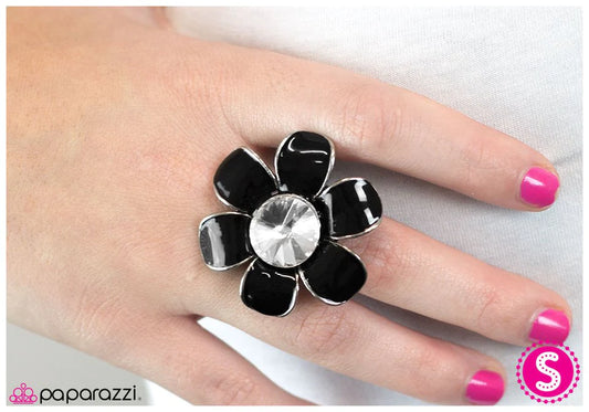 Anillo Paparazzi ~ Flor de Mayo - Negro