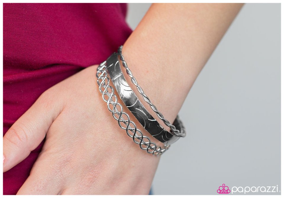 Pulsera Paparazzi ~ Miss Bliss - Plata