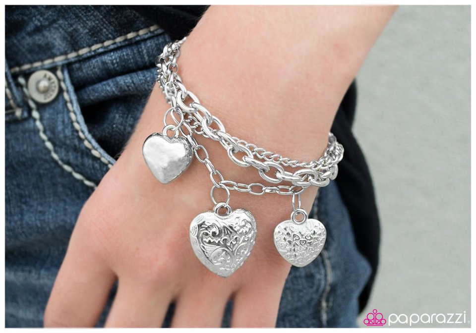 Pulsera Paparazzi ~ Donde está el corazón - Plata