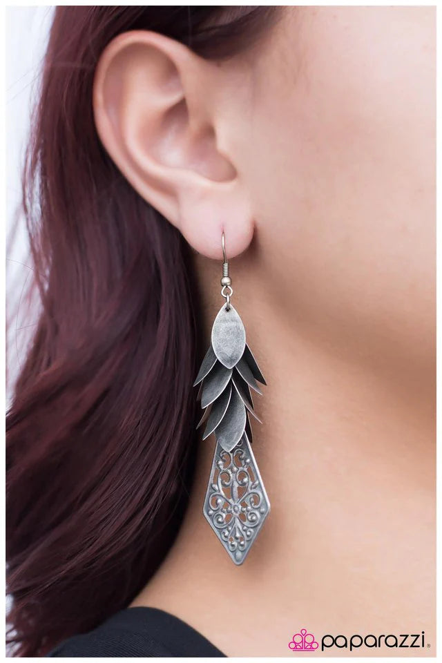 Paparazzi Earring ~ Fountain Of Youth - Silver