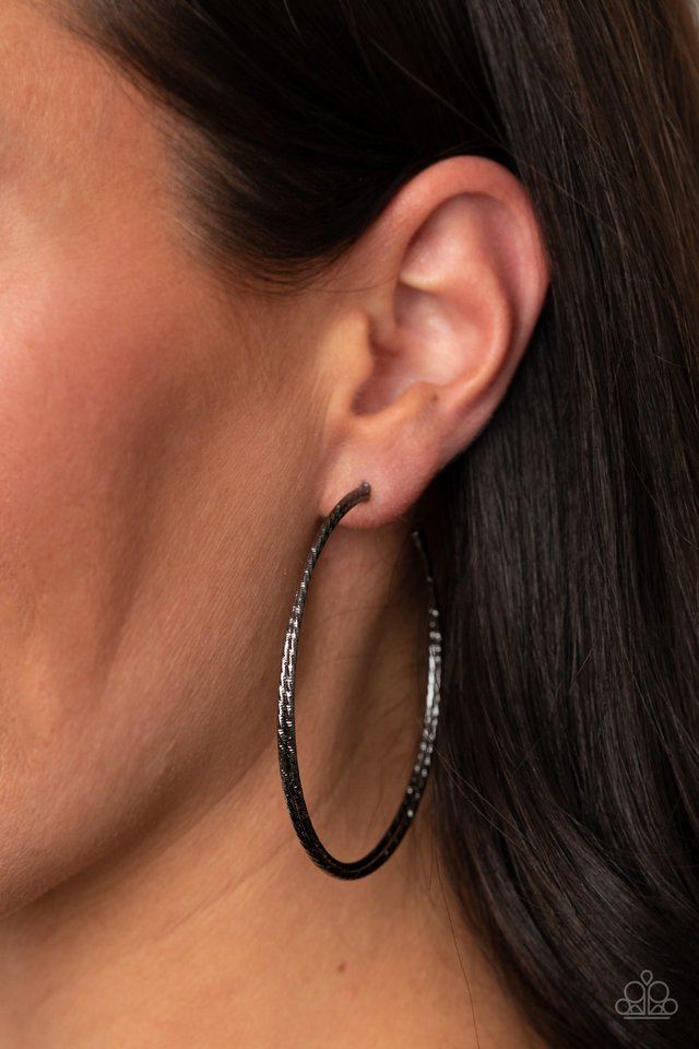 Curved Couture - Black - Paparazzi Earring Image
