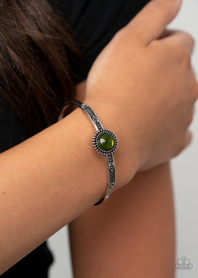 PIECE of Mind - Green - Paparazzi Bracelet Image