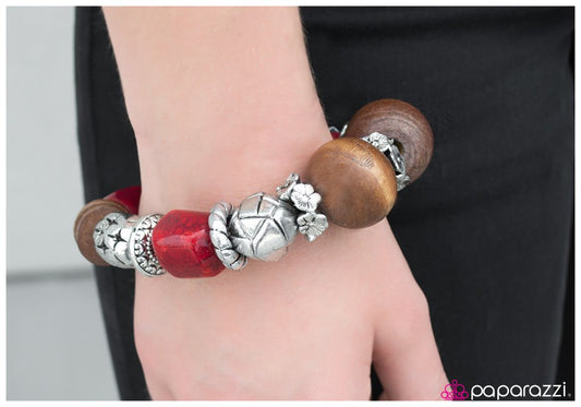 Pulsera Paparazzi ~ Amazingly Amazon - Rojo