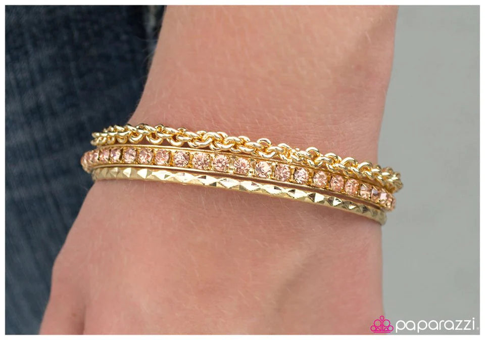 Pulsera Paparazzi ~ ¡Salud! - Oro