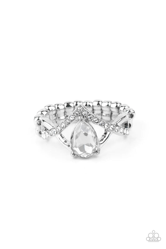 Anillo Paparazzi ~ Refinamiento extraordinario - Plata