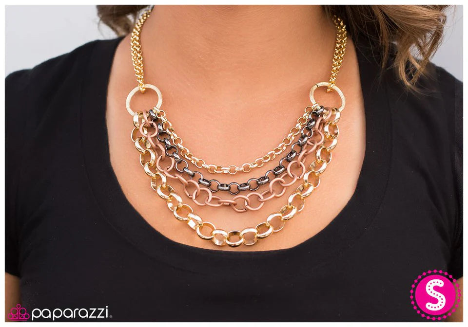 Collar Paparazzi ~ Petardo - Oro