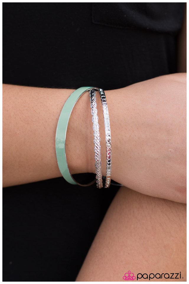 Paparazzi Bracelet ~ Aqua Breeze - Green