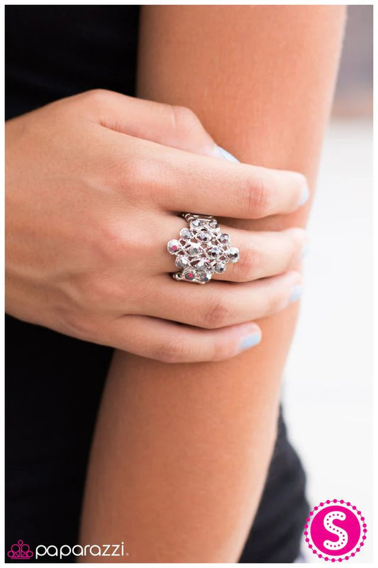 Anillo Paparazzi ~ Showstopper - Plata