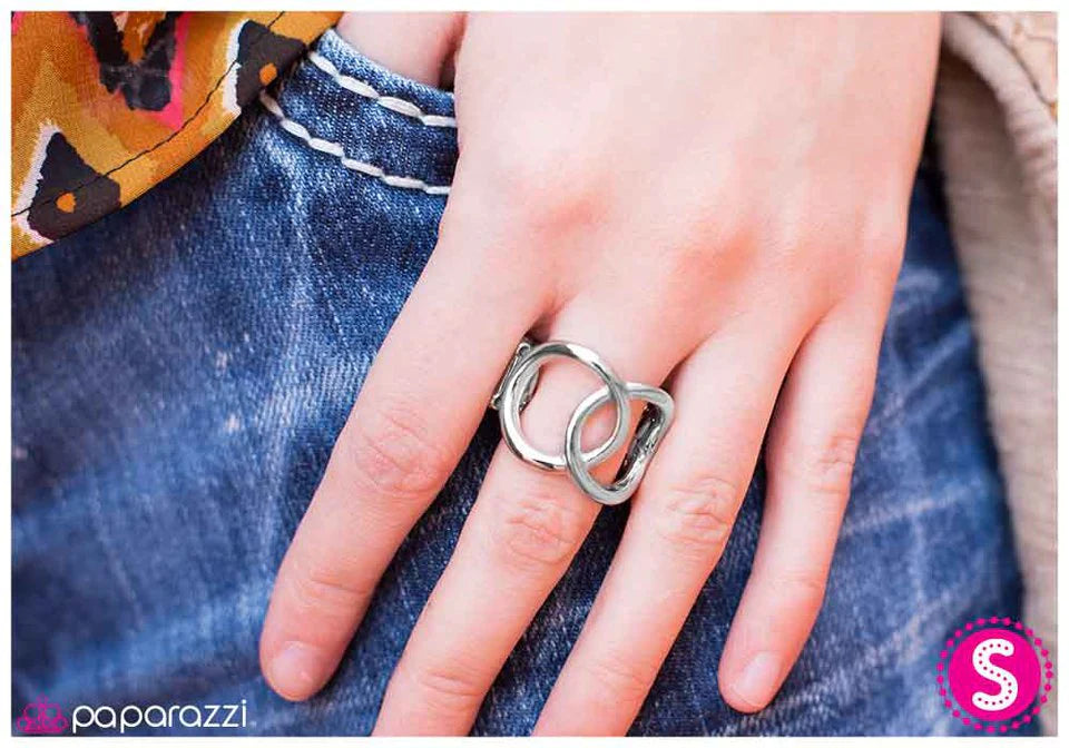 Paparazzi Ring ~ Silver Lining - Silver