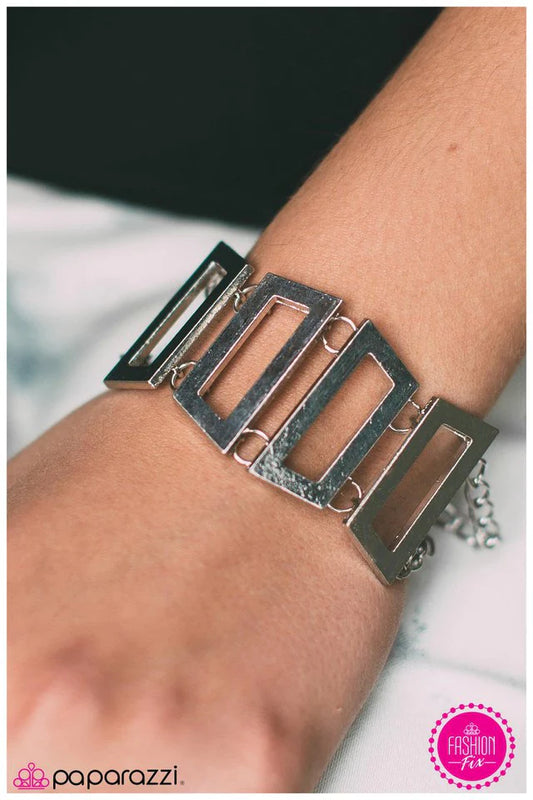 Pulsera Paparazzi ~ Bring Your A-Frame - Plata