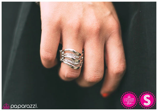 Anillo Paparazzi ~ Maremoto - Plata