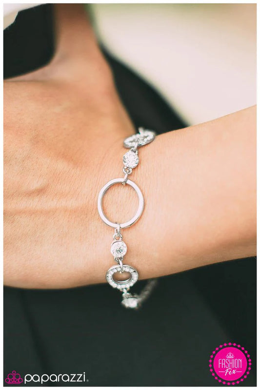 Pulsera Paparazzi ~ Me haces girar - Plata
