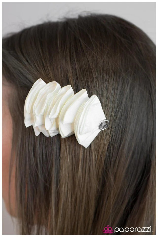 Paparazzi Hair Accessories ~ Know When To Fold Them - White