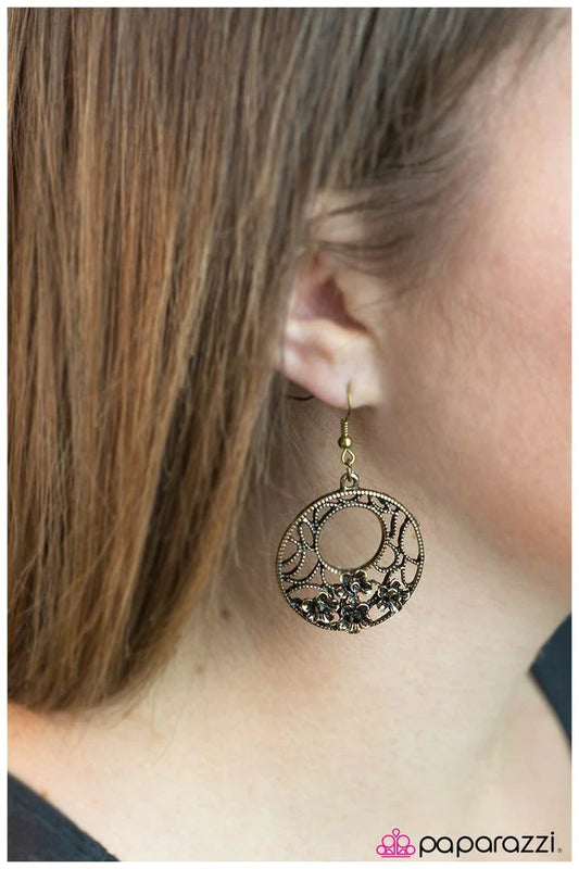 Paparazzi Earring ~ Dixie Chick - Brass