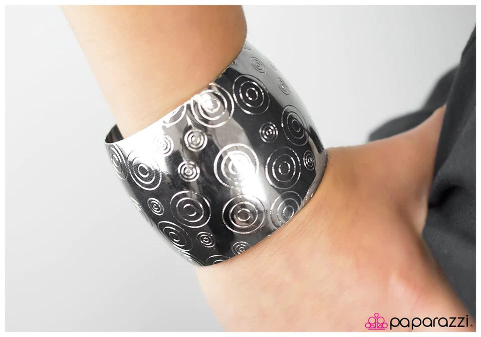 Pulsera Paparazzi ~ Bulls Eye - Plata