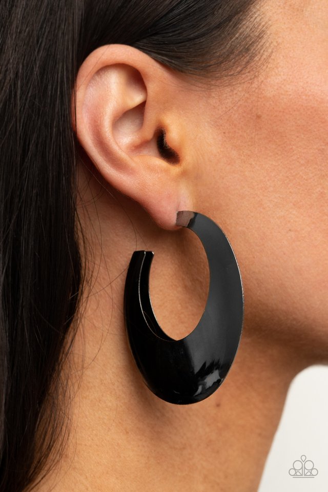 Going OVAL-board - Black - Paparazzi Earring Image