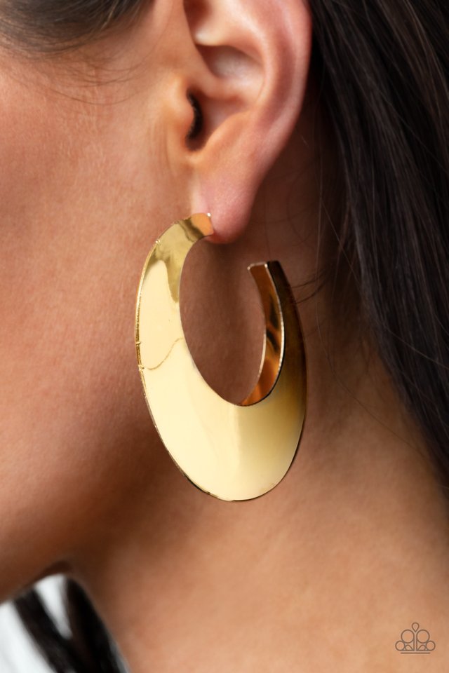 Going OVAL-board - Gold - Paparazzi Earring Image