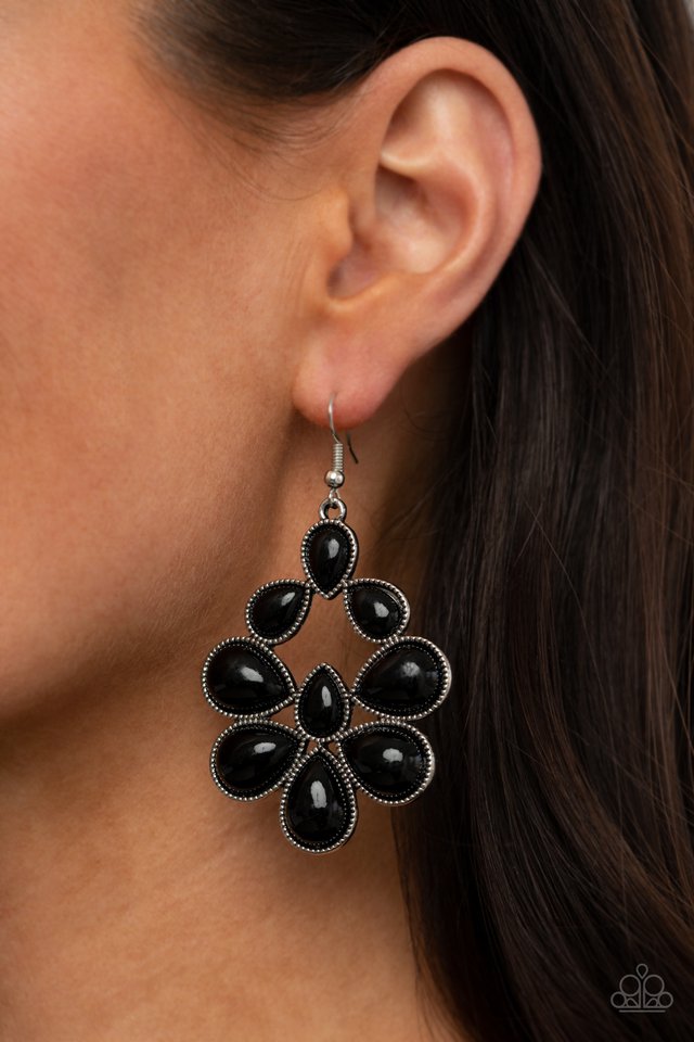 In Crowd Couture - Black - Paparazzi Earring Image