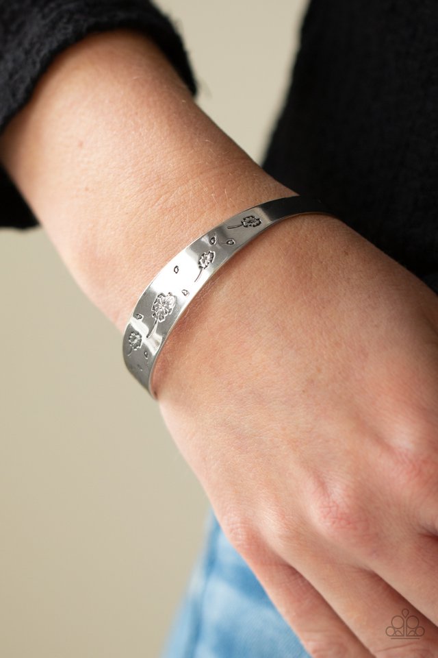 Dandelion Dreamland - Silver - Paparazzi Bracelet Image