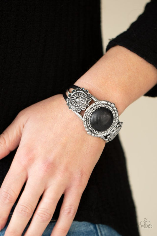 Mojave Motif - Black - Paparazzi Bracelet Image