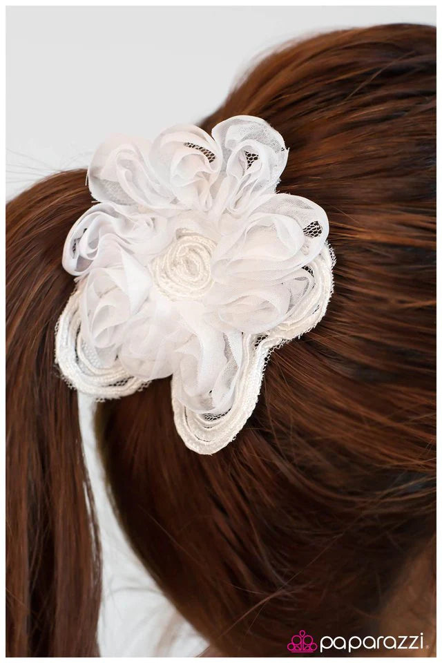 Paparazzi Hair Accessories ~ Laying Low - White