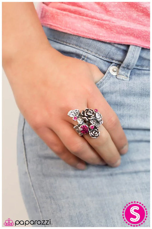 Anillo Paparazzi ~ Mariposa moderna - Rosa